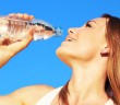 Wichtigster Gesundheitstipp für heiße Tage in Ras al Khaimah – Trinken Sie viel Wasser.
