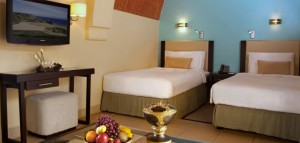 Klassisches Zweibett-Zimmer im Cove Rotana Resort