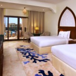 Blick auf ein Twin Deluxe Rooms in einer der Villen im Hotel Doubletree by Hilton Resort & Spa Marjan Island