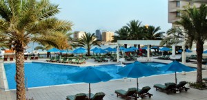 Blick auf den Pool im Hotel Hilton Ras al Khaimah