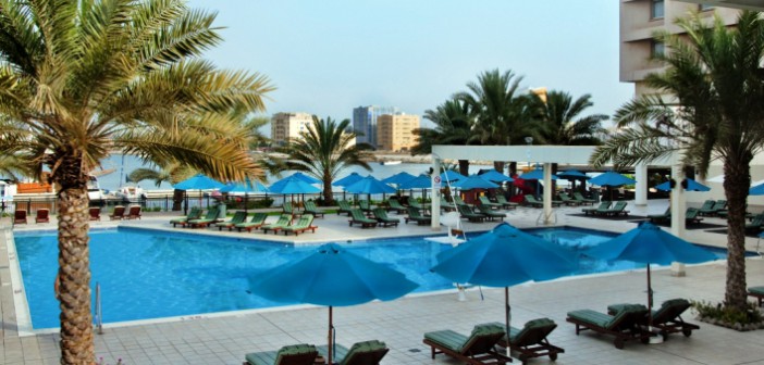 Blick auf den Pool im Hotel Hilton Ras al Khaimah