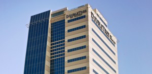 Blick zum Turm des Hotel DoubleTree by Hilton Ras al Khaimah