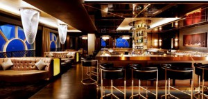 Blick in eine Bar des Hotels Waldorf Astoria Ras al Khaimah