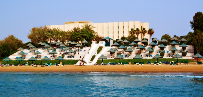 Bin Majid Beach Hotel Außenansicht vom Strand