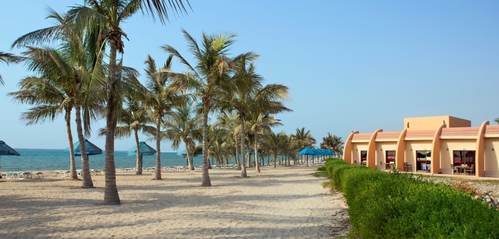 Blick auf den Strand und die Chalets im Bin Majid Beach Resort Ras al Khaimah