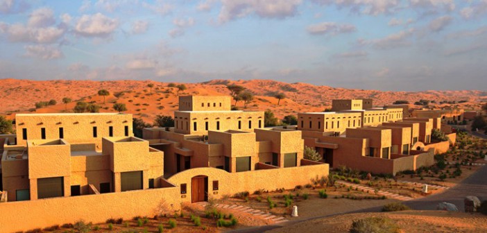 Die Familienvillen im Hotel Banyan Tree Al Wadi in Ras Al Khaimah sind eingebettet in die Wüstenlandschaft.