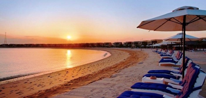 Sonnenuntergang über den Villen im Hotel Hilton Resort and Spa Ras al Khaimah