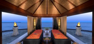 Erleben Sie im Hotel Banyan Tree Ras Al Khaimah Beach direkt am Strand mit einem herrlichen Blick aufs Meer.