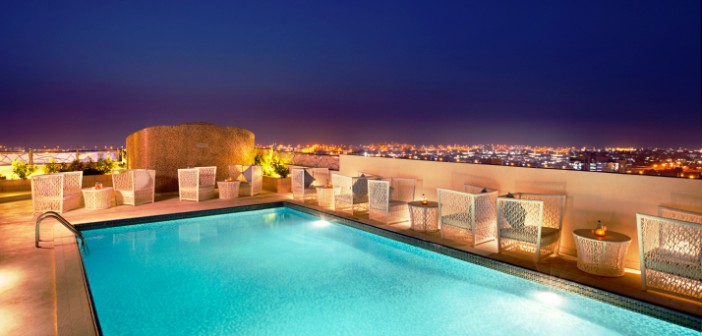 Grandioser Blick von Dachterrasse des DoubleTree by Hilton Ras al Khaimah
