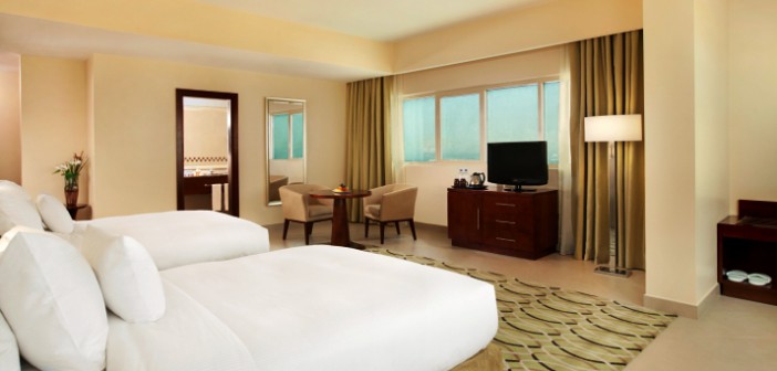Geräumiges Zimmer im Hotel DoubleTree by Hilton Ras al Khaimah