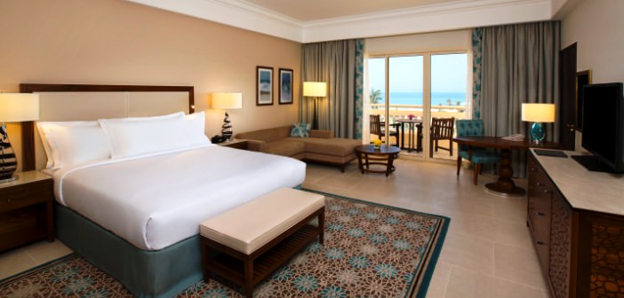 Blick in das Zimmer im Hilton Al Hamra Golf Beach Resort